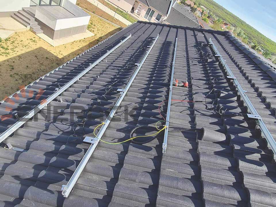 3.6KW T01 tile roof hook system in Hungary